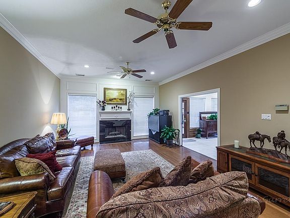 4th image of 7018 Centre Grove Dr