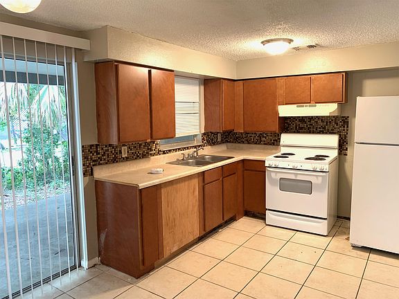 3rd image of 8808 N Mulberry St APT A
