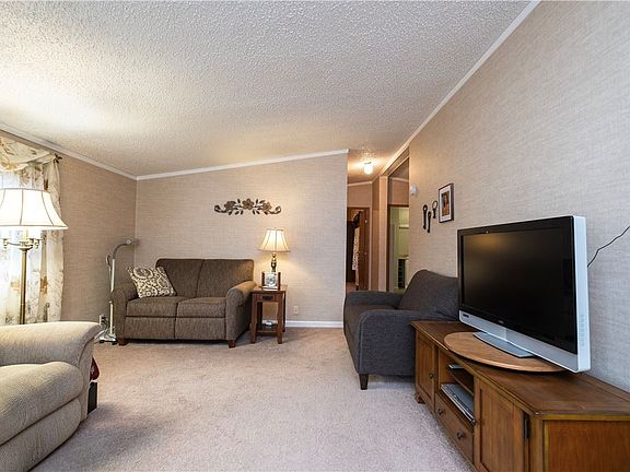 4th image of 252 Rock Lake Dr
