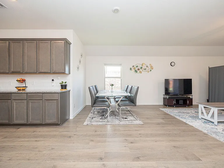 1205 Colonial Bluff Ln — Photo 6