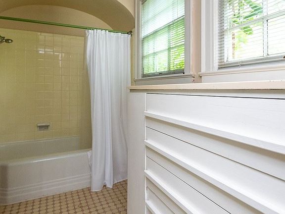 2nd image of 426 Ratcliff St