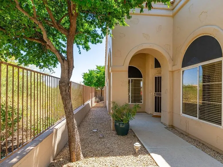 Side entry to house
