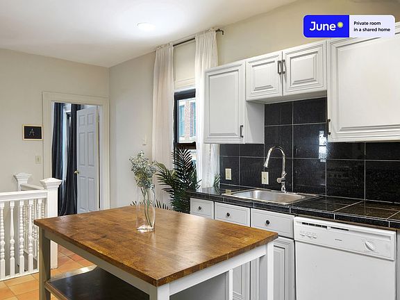 2nd image of 132 Chiswick Rd #2B
