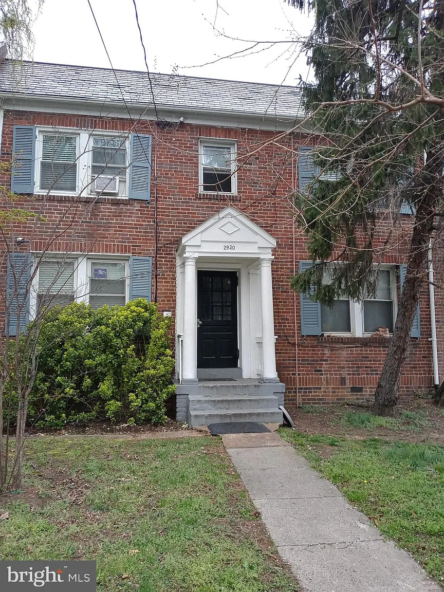 2920 8th St NE photo 1