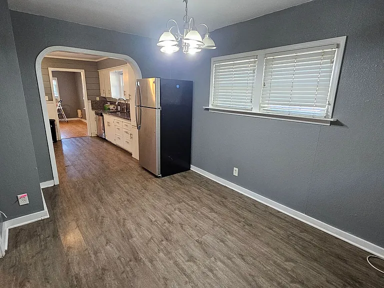 2620 N Elm St — Photo 14