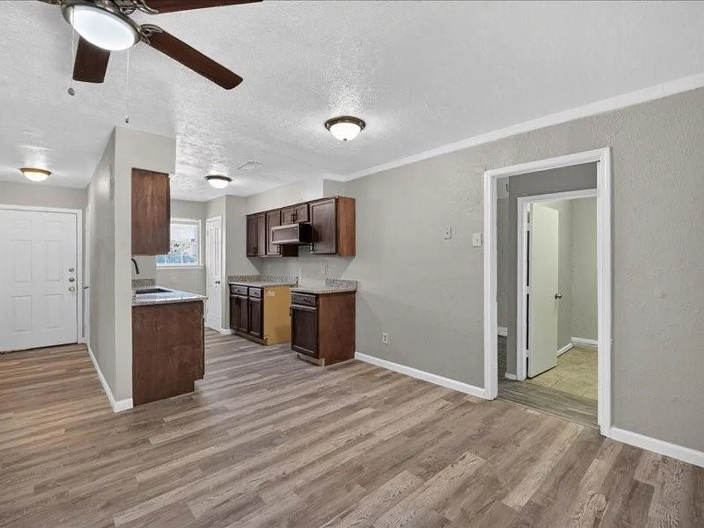 3 Bedrooms, 1 Bathroom, Den with Separate Entry — Photo 4
