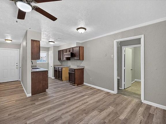 4th image of 3205 Pacesetter Dr