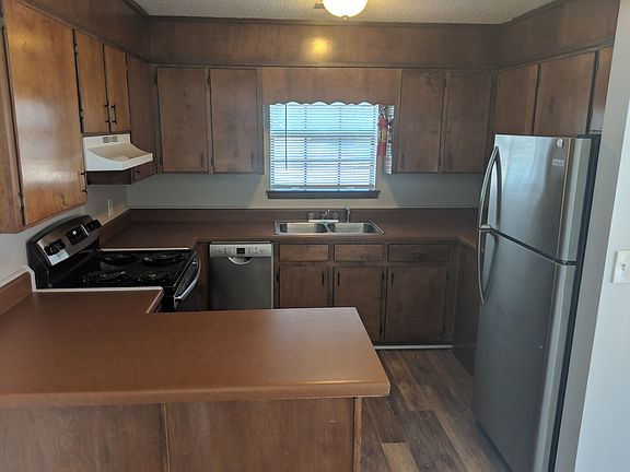 4th image of 213 S Oak Ave