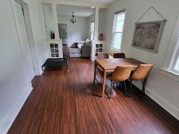 3rd image of 832 W 42nd St