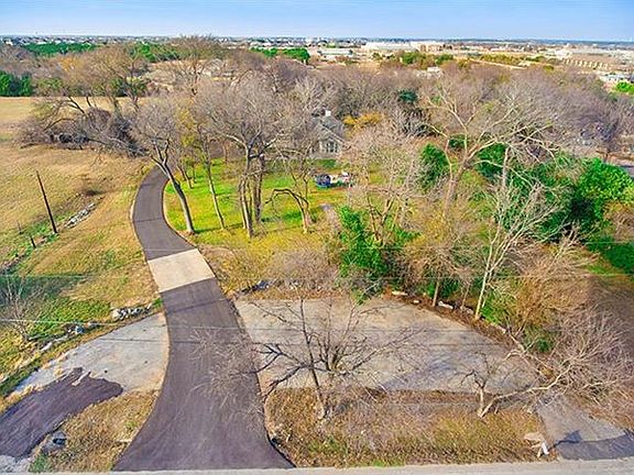 2nd image of 605 Horseshoe Dr