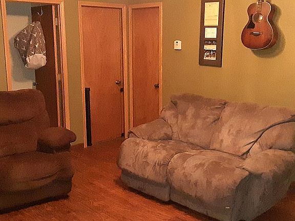 5th image of 266 Hereford Dr