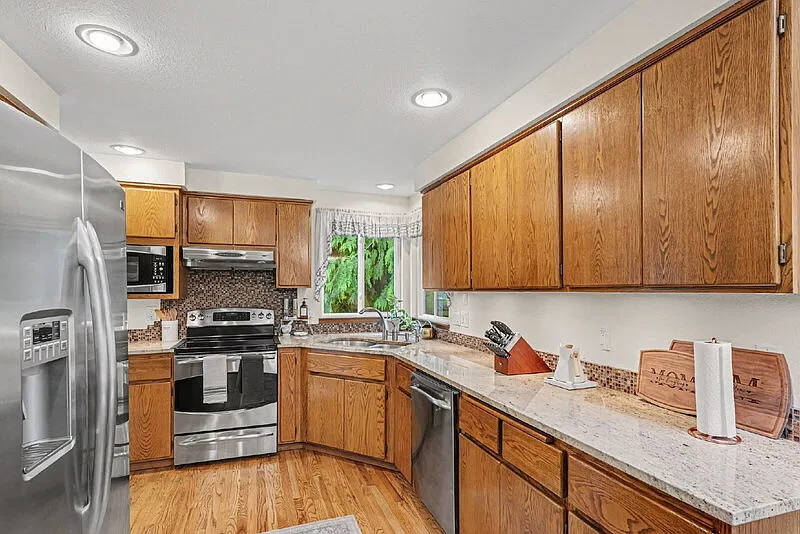 3 bed, 3.0 bath, 2000 sqft, $3,600 — Photo 3