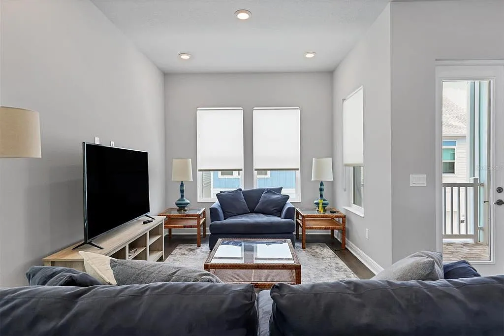 3 bed, 3.5 bath, 2032 sqft, $5,500 — Photo 4