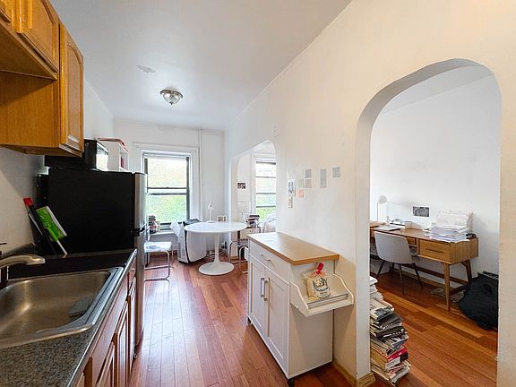 3rd image of 290 Saint James Pl APT 3F
