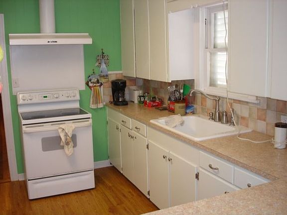 3rd image of 217 E Brundrett Ave