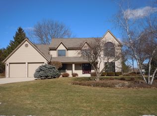 4535 S Sommerset Dr, New Berlin, WI 53151