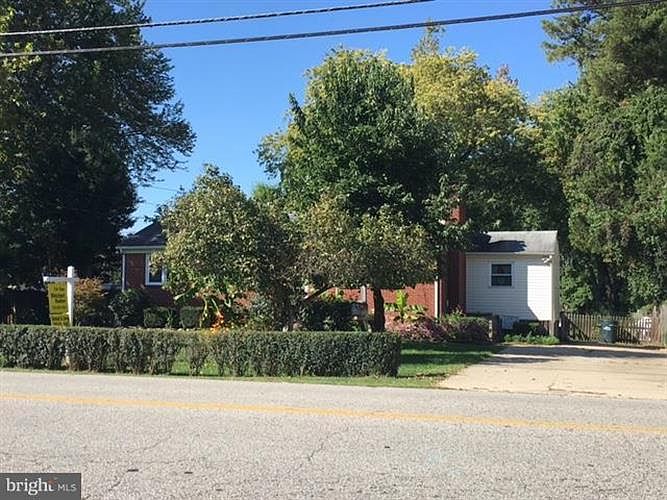 2nd image of 8622 Lukens Ln