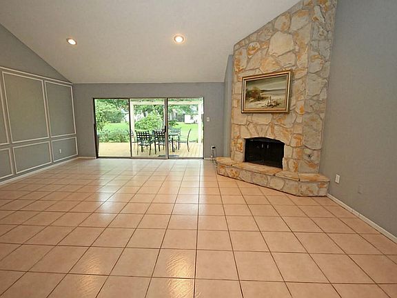 5th image of 122 Spanish Moss Ln