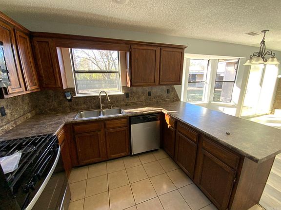 4th image of 2817 Forest Dr