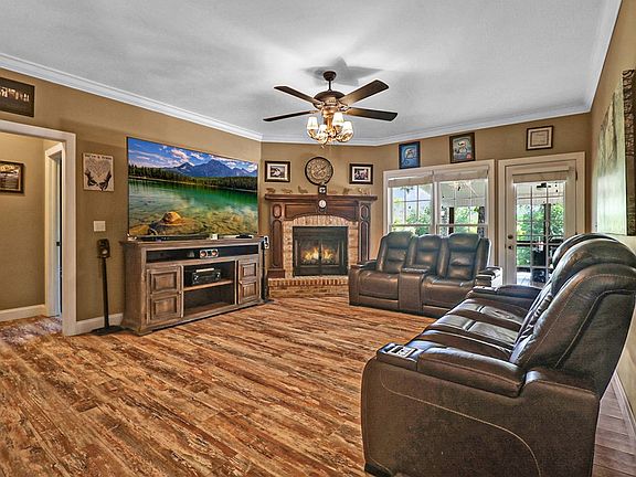 3rd image of 504 Ridgetop Dr