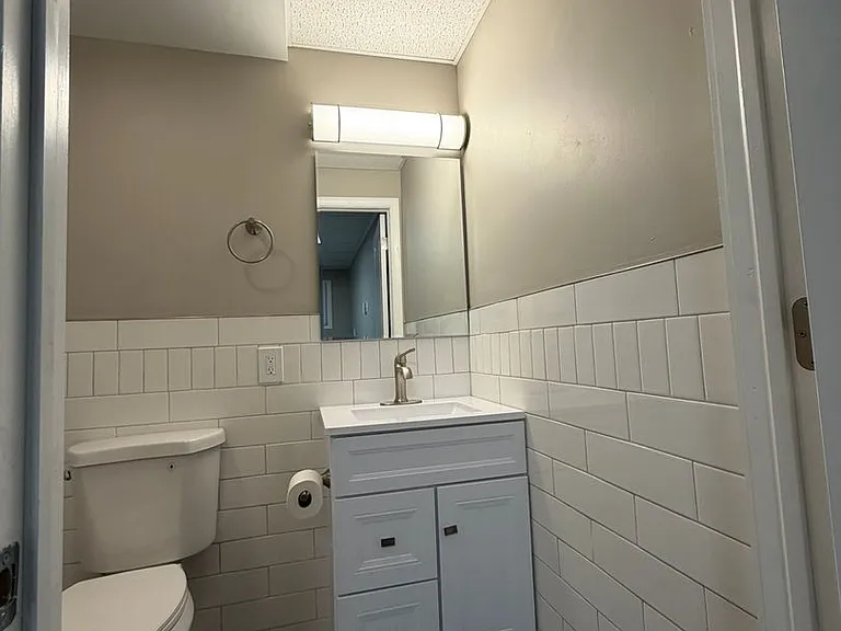 2423 Crest St — Photo 8