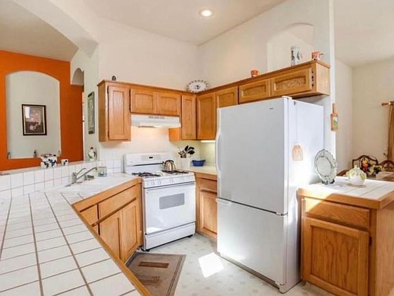 4th image of 2534 N Sunrise Ave