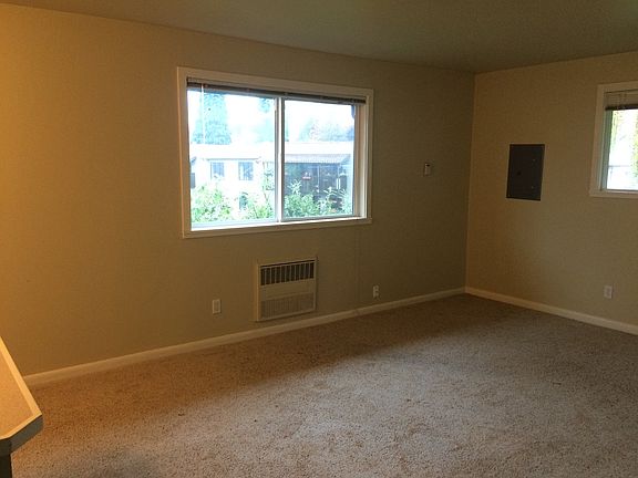 4th image of 1016 Bellevue Ct E APT D