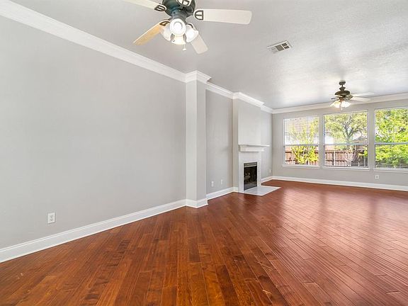 5th image of 2433 Deer Horn Dr