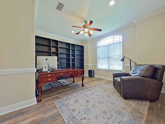 3rd image of 7 Japonica Ln