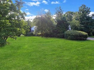 21 Overlook Ter #A, Roslyn Heights, NY 11577
