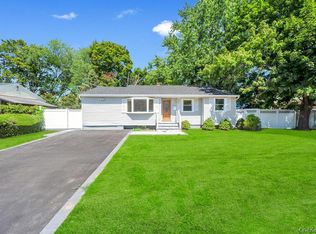 15 Rugby St, Brentwood, NY 11717