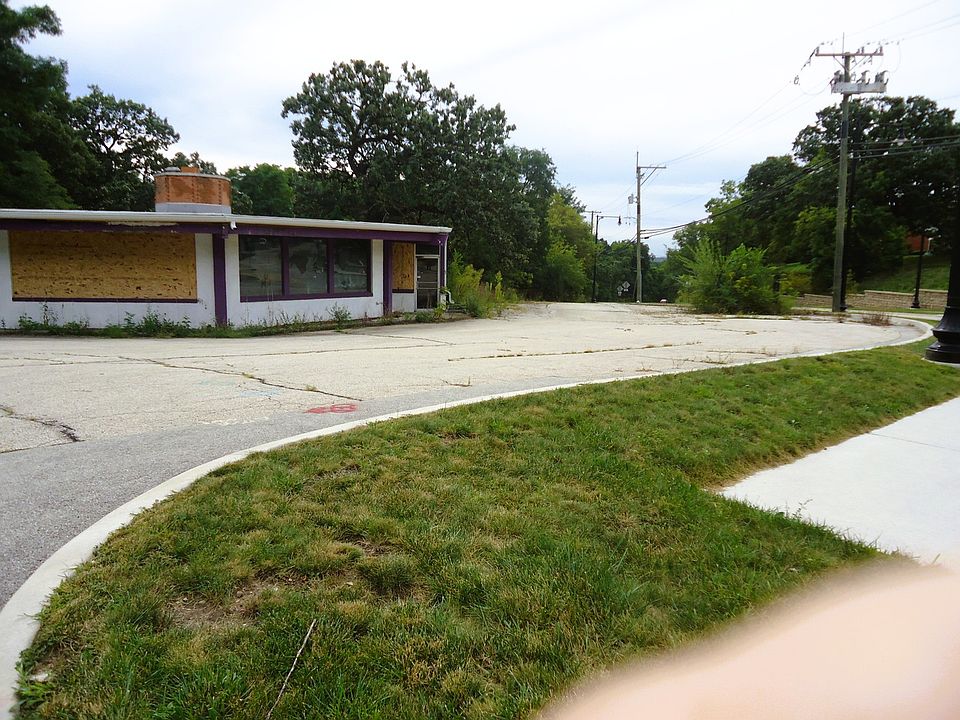 1st image of 901-915 Cary Rd