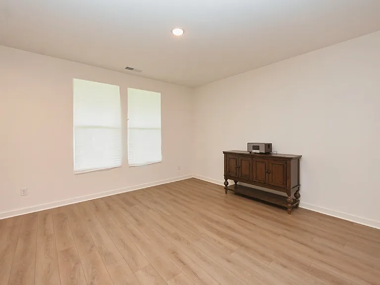 7187 Sutton Dr — Photo 6