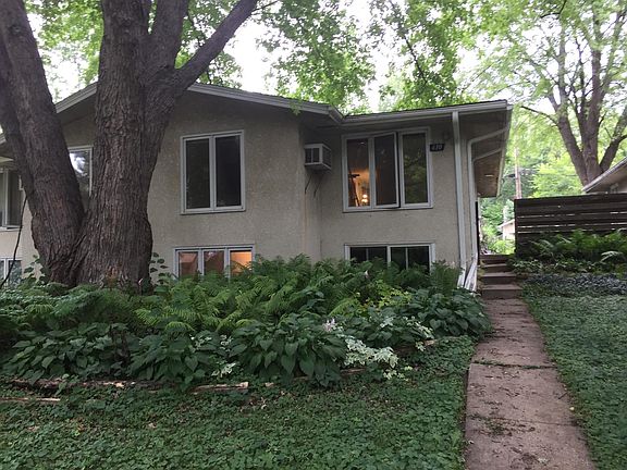 2nd image of 610 Desnoyer Ave
