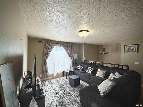 5th image of 1766 Valley Dr