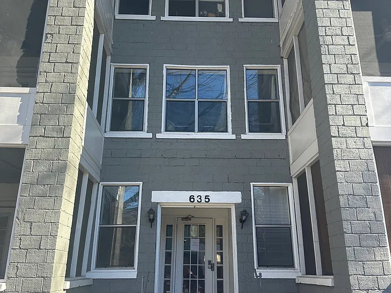 635 N Highland Ave NE #11 — Photo 2
