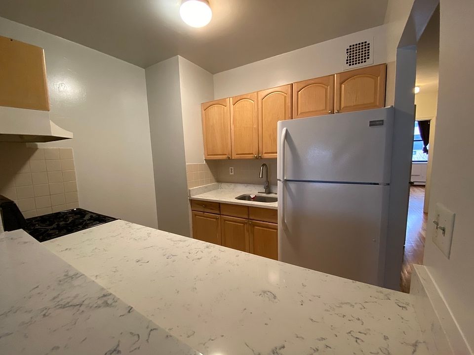 1st image of 109 16th St #1F