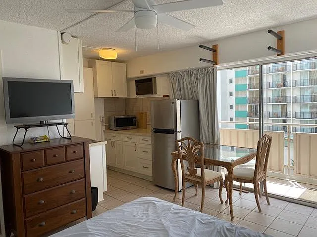 2450 Koa Ave — Photo 3