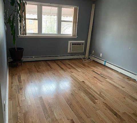 3rd image of 4185 Murdock Ave #2
