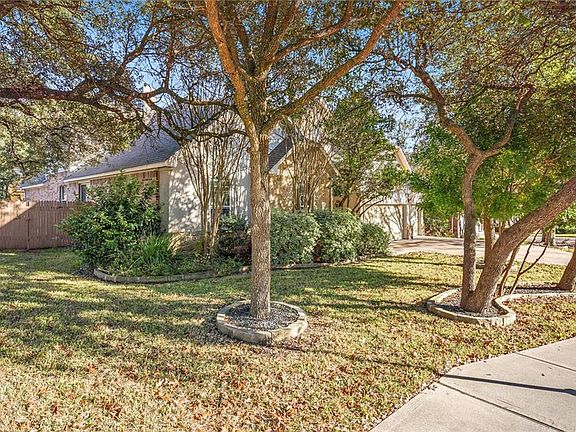 3rd image of 15133 Glen Echo Dr