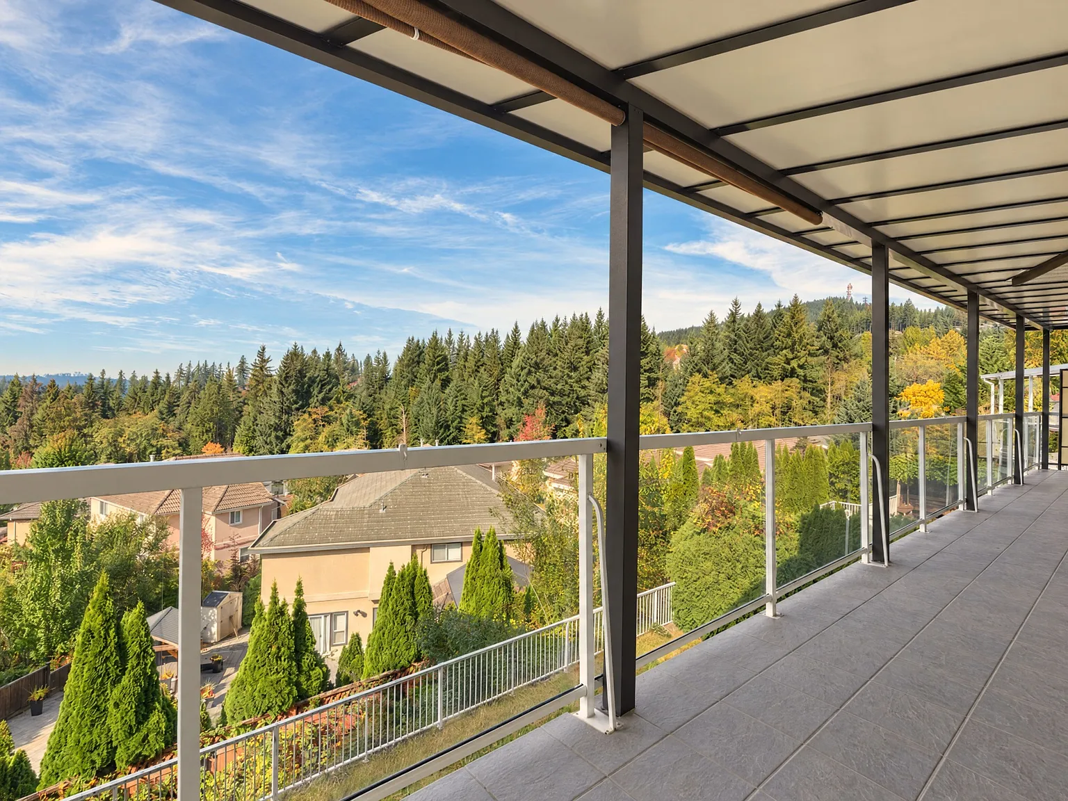 6 Bed 4.5 Bath House in Coquitlam! — Photo 4