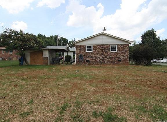 4th image of 702 Athenia Pl