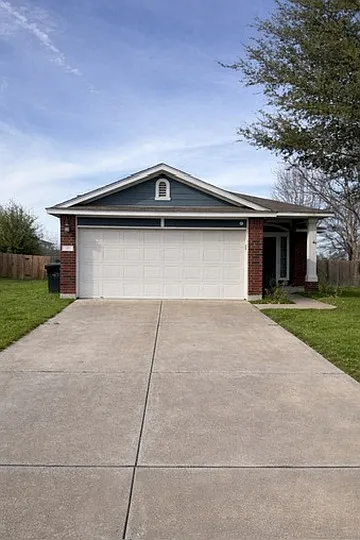 102 Wallin St — Photo 1