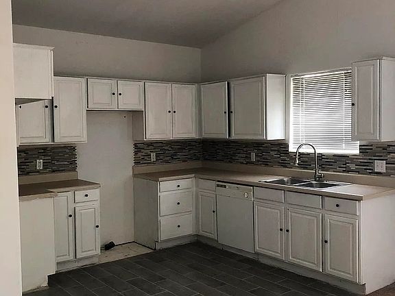 4th image of 271 S 16th Ave