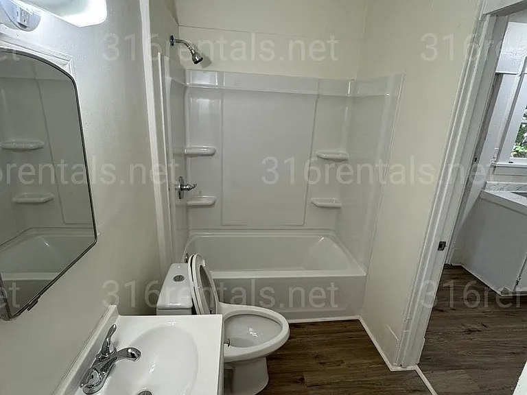 1825 N Park Pl — Photo 5