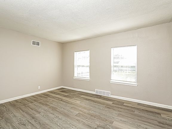1583682_003_living_room_12870171.jpg