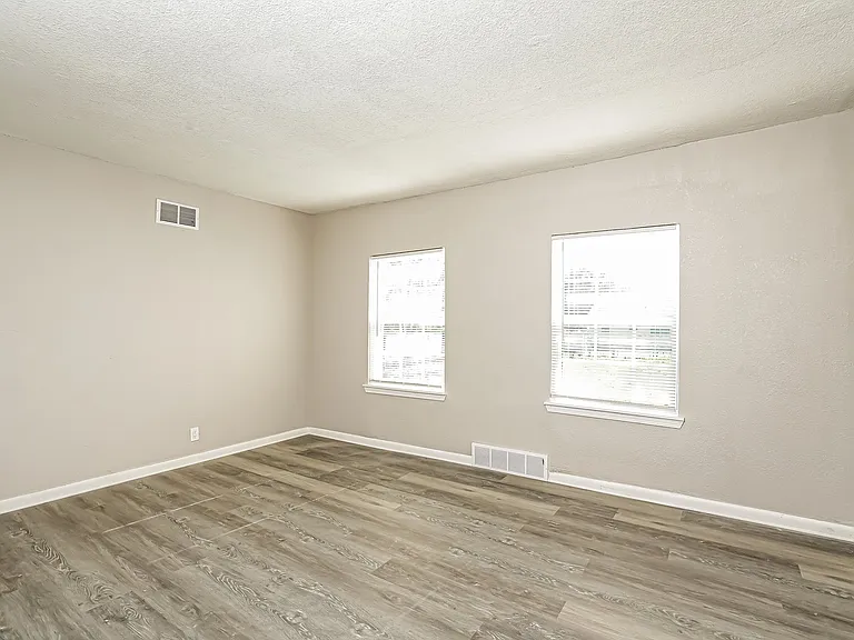 1583682_003_living_room_12870171.jpg