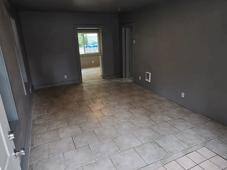 2455 Long St #1/2 — Photo 8