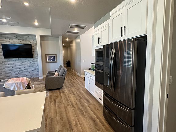 5th image of 1871 W 740 South Cir