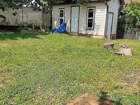 4th image of 125 Shirley Ave